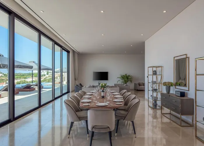 אתר נופש Cap St Georges 5*